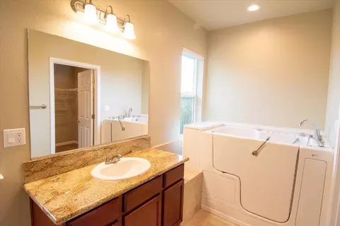 Bath - 2043 Thomas Dr, Jackson, CA 95642 photo 6 of 10