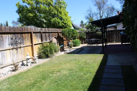 Exterior - 1637 Carlisle Ave, Modesto, CA 95356 photo 4 of 8