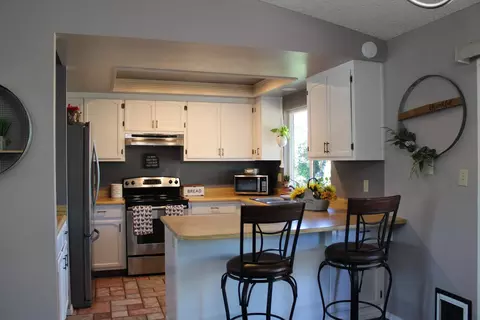 Kitchen - 1637 Carlisle Ave, Modesto, CA 95356 photo 1 of 3