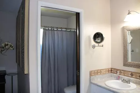 Bath - 1637 Carlisle Ave, Modesto, CA 95356 photo 3 of 4