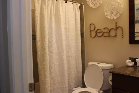 Bath - 1637 Carlisle Ave, Modesto, CA 95356 photo 1 of 4