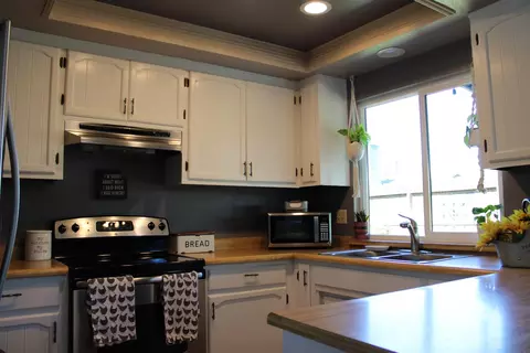 Kitchen - 1637 Carlisle Ave, Modesto, CA 95356 photo 2 of 3