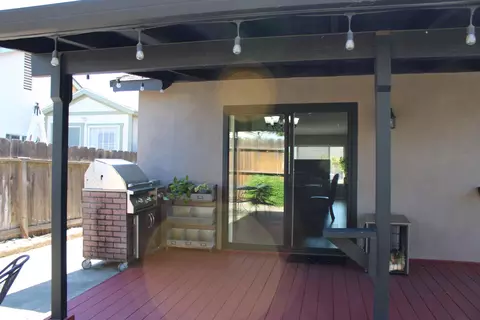 Exterior - 1637 Carlisle Ave, Modesto, CA 95356 photo 2 of 8