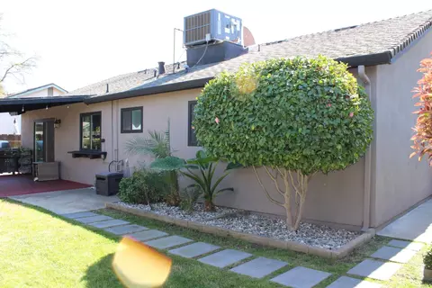 Exterior - 1637 Carlisle Ave, Modesto, CA 95356 photo 3 of 8
