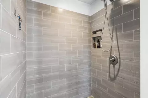 Bath - 6244 S Walnut St, Loomis, CA 95650 photo 3 of 5
