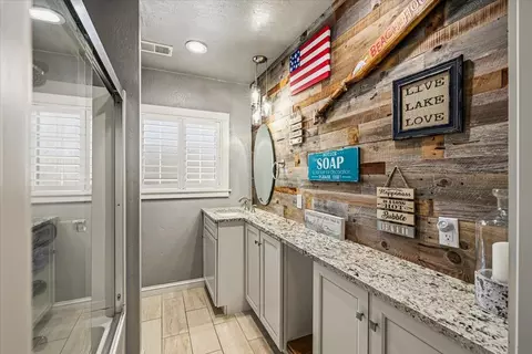 Bath - 6244 S Walnut St, Loomis, CA 95650 photo 4 of 5