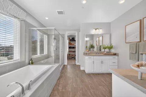 Bath - 1233 Harvest Loop, Folsom, CA 95630 photo 2 of 7