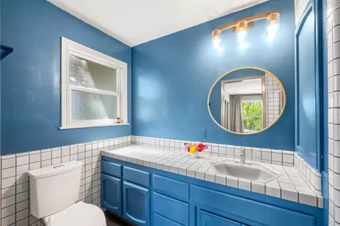 Bath - 3934 Happy Rd, Loomis, CA 95650 photo 2 of 5