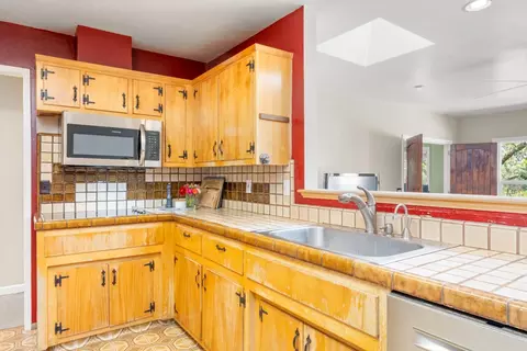 Kitchen - 3934 Happy Rd, Loomis, CA 95650 photo 4 of 6