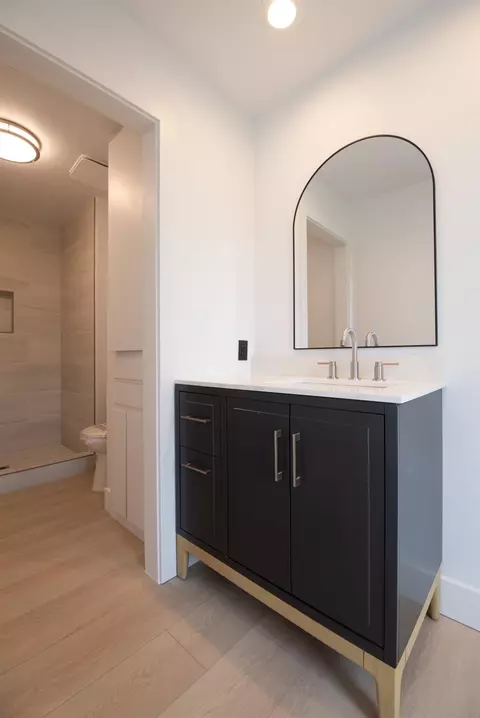 Bath - 606 Hartley Dr, Modesto, CA 95356 photo 8 of 16