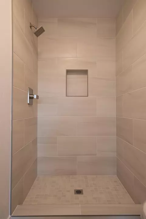 Bath - 606 Hartley Dr, Modesto, CA 95356 photo 9 of 16