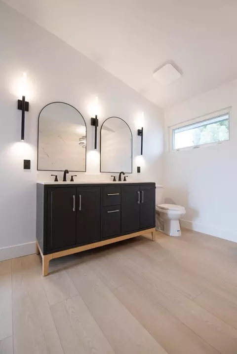Bath - 606 Hartley Dr, Modesto, CA 95356 photo 2 of 16