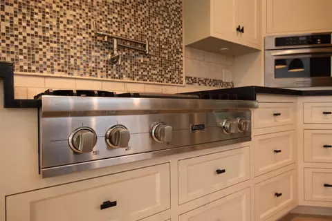Kitchen - 606 Hartley Dr, Modesto, CA 95356 photo 7 of 8