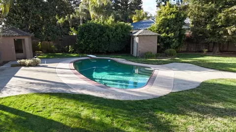 Exterior - 606 Hartley Dr, Modesto, CA 95356 photo 7 of 10