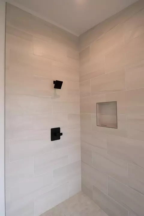 Bath - 606 Hartley Dr, Modesto, CA 95356 photo 11 of 16
