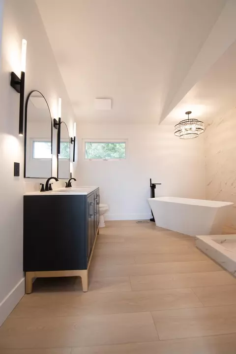 Bath - 606 Hartley Dr, Modesto, CA 95356 photo 1 of 16