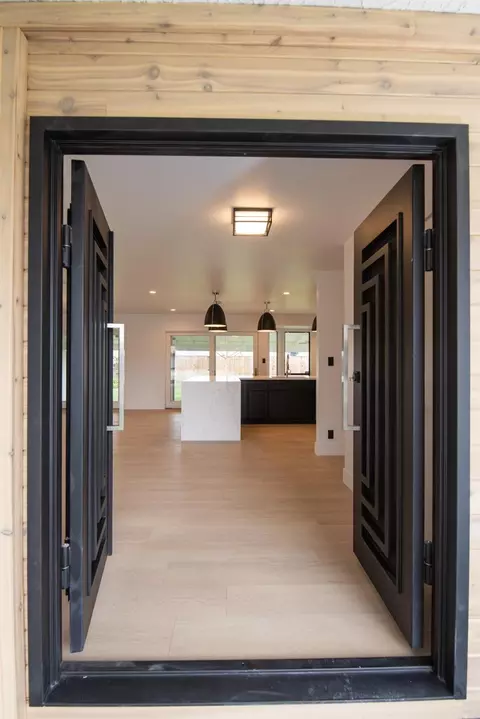 Entry Way - 606 Hartley Dr, Modesto, CA 95356 photo 2 of 3