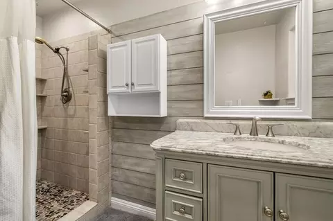 Bath - 5371 Elite Ct, Placerville, CA 95667 photo 2 of 4
