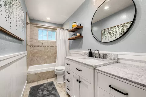 Bath - 5371 Elite Ct, Placerville, CA 95667 photo 3 of 4
