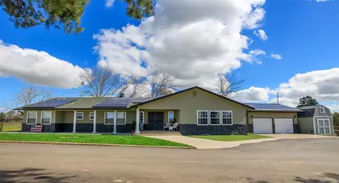 10606 Pioneer Ave, Oakdale, CA 95361