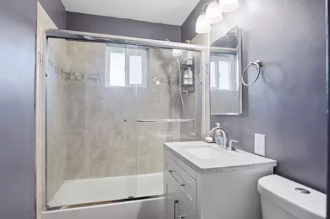 Bath - 355 Harding Ave, Manteca, CA 95336 photo 1 of 1