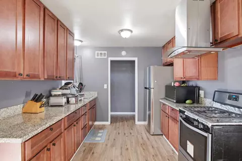 Kitchen - 355 Harding Ave, Manteca, CA 95336 photo 1 of 4