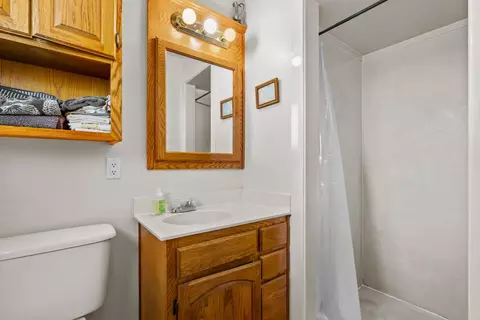 Bath - 5136 Blaker Rd, Ceres, CA 95307 photo 1 of 2