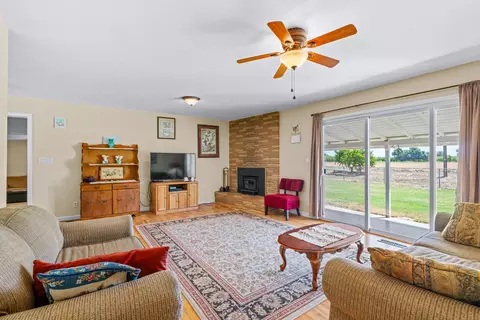 Living - 5136 Blaker Rd, Ceres, CA 95307 photo 1 of 2