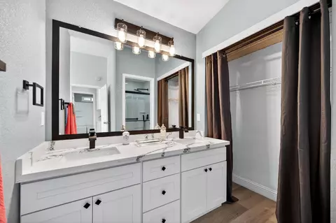 Bath - 3342 Brownlea Cir, Antelope, CA 95843 photo 3 of 3