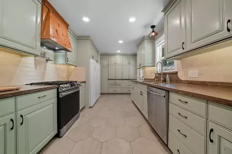Kitchen - 2988 Spring Hill Dr, San Andreas, CA 95249 photo 7 of 7