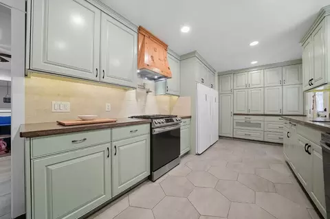 Kitchen - 2988 Spring Hill Dr, San Andreas, CA 95249 photo 3 of 7
