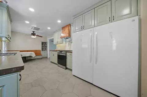 Kitchen - 2988 Spring Hill Dr, San Andreas, CA 95249 photo 5 of 7