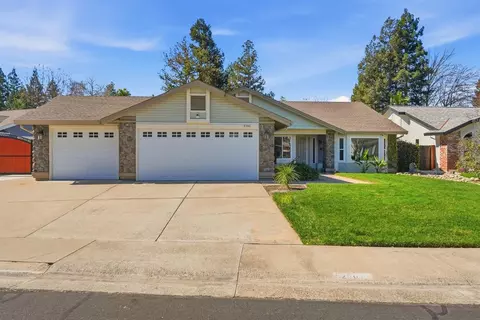 9260 Whittemore Dr, Elk Grove, CA 95624