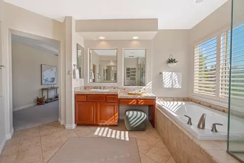 Bath - 4715 Salem Way, Carmichael, CA 95608 photo 5 of 9