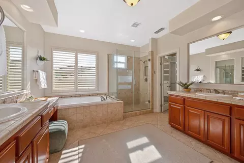 Bath - 4715 Salem Way, Carmichael, CA 95608 photo 3 of 9