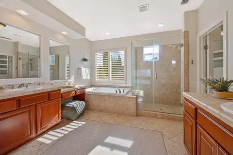 Bath - 4715 Salem Way, Carmichael, CA 95608 photo 4 of 9