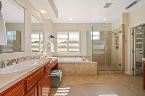 Bath - 4715 Salem Way, Carmichael, CA 95608 photo 2 of 9