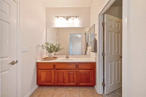 Bath - 4715 Salem Way, Carmichael, CA 95608 photo 6 of 9