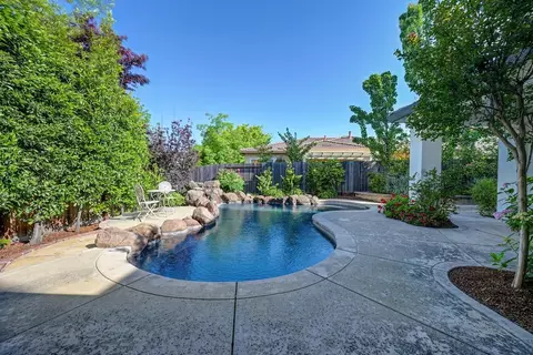 Exterior - 4715 Salem Way, Carmichael, CA 95608 photo 10 of 16
