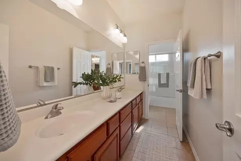 Bath - 4715 Salem Way, Carmichael, CA 95608 photo 8 of 9