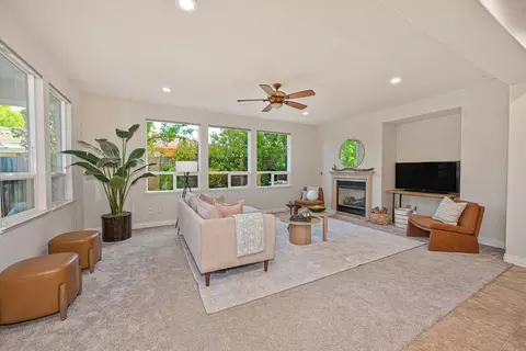 Living - 4715 Salem Way, Carmichael, CA 95608 photo 4 of 8