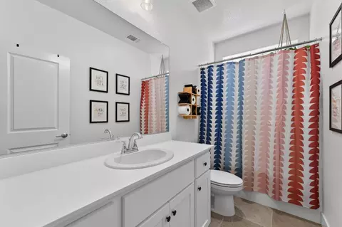 Bath - 3253 Gopher Ridge Dr, Folsom, CA 95630 photo 2 of 5