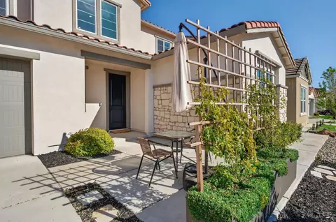 Exterior - 3253 Gopher Ridge Dr, Folsom, CA 95630 photo 2 of 10