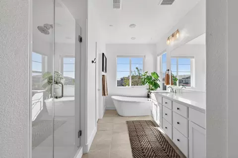 Bath - 3253 Gopher Ridge Dr, Folsom, CA 95630 photo 3 of 5