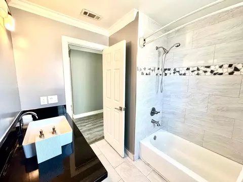 Bath - 4448 Hackberry Ln, Carmichael, CA 95608 photo 4 of 6