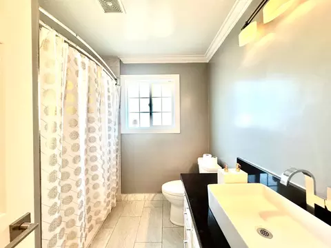 Bath - 4448 Hackberry Ln, Carmichael, CA 95608 photo 3 of 6
