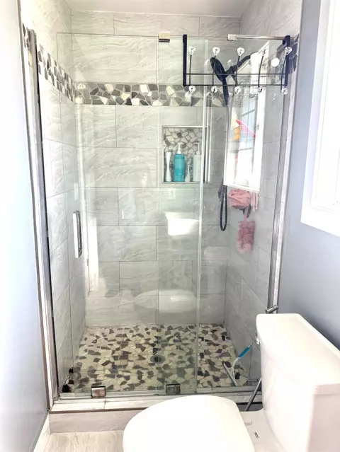 Bath - 4448 Hackberry Ln, Carmichael, CA 95608 photo 5 of 6
