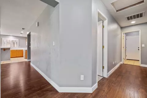 Entry Way - 1904 St Peters St, Modesto, CA 95355 photo 5 of 11