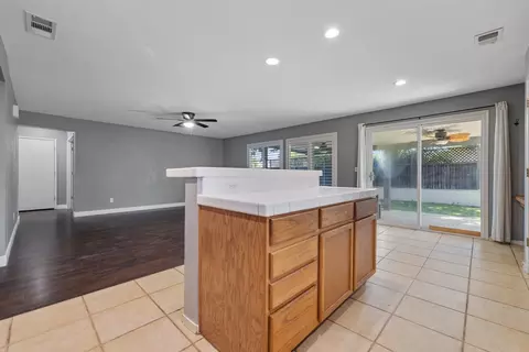 Entry Way - 1904 St Peters St, Modesto, CA 95355 photo 4 of 11