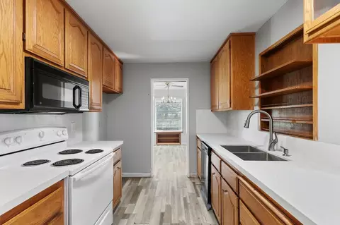 Kitchen - 1460 Ridgecrest Dr, Manteca, CA 95336 photo 3 of 3